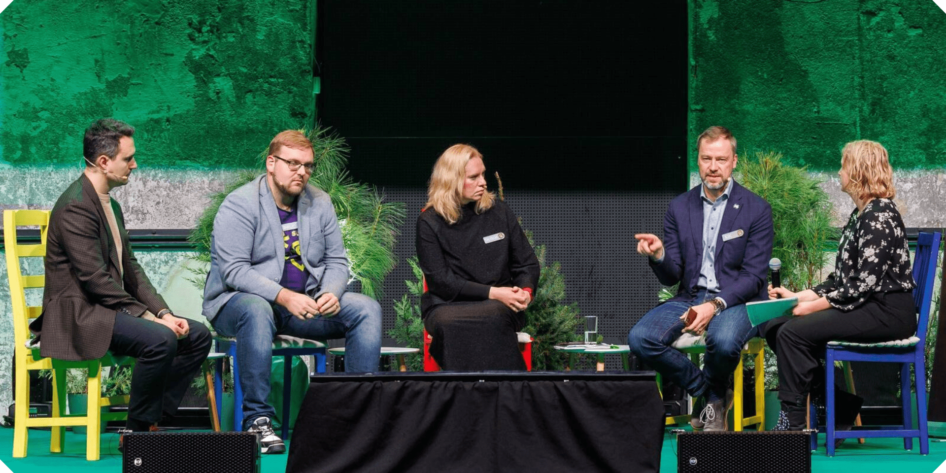 Vestlusring Elevant Toas, kus eksperdid arutavad Eesti arenduskeskkonna temposammu ja selle mõju kinnisvara kättesaadavusele.